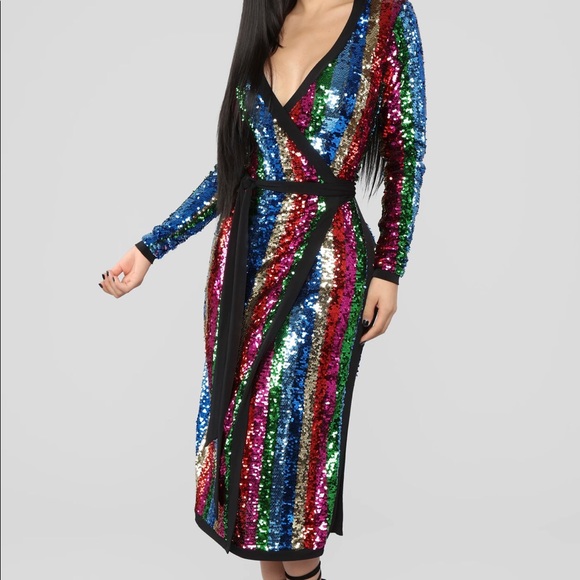 Sequins
V Neck
Midi dress/ used once - Picture 4 of 4